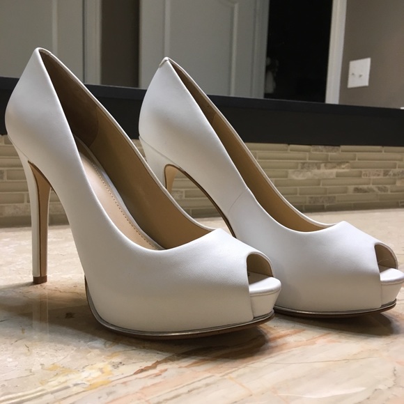 guess honora peep toe